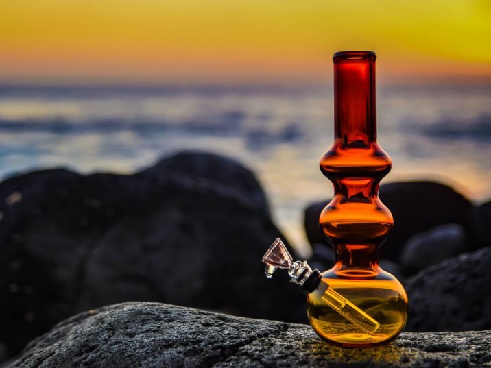 Buy Premium Bongs Online - Smooth, Fast Delivery
